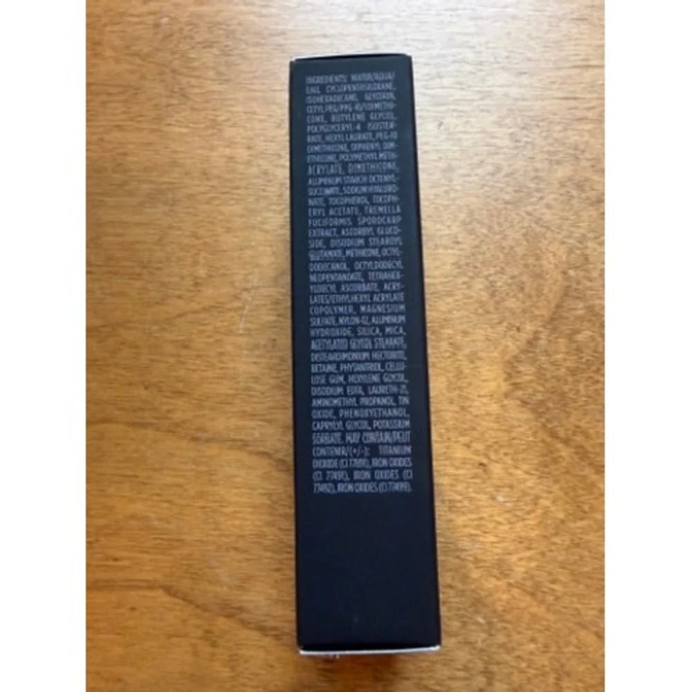 Laura Mercier Flawless Lumiere Radiance-Perfecting Foundation 1N2 Vanille 1oz